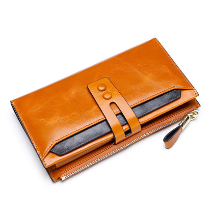 Oil-Waxed Leather Card Holder in Brown with Zipper and Stylish Closure