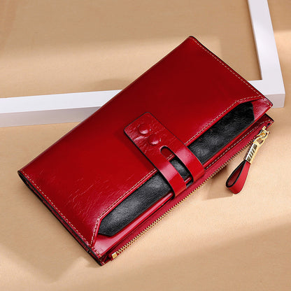 Oil-Waxed Leather Card Holder in Red with Zip Closure and Elegant Design